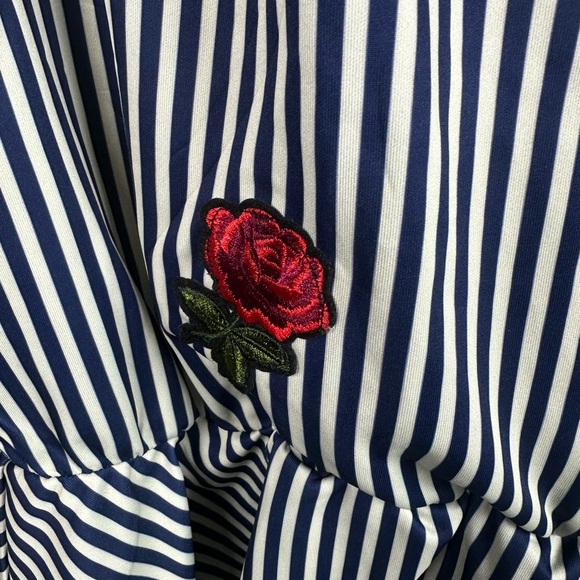 Navy Striped Sleeveless Blouse with Embroidery size 16 my sisters closet - Picture 4 of 9